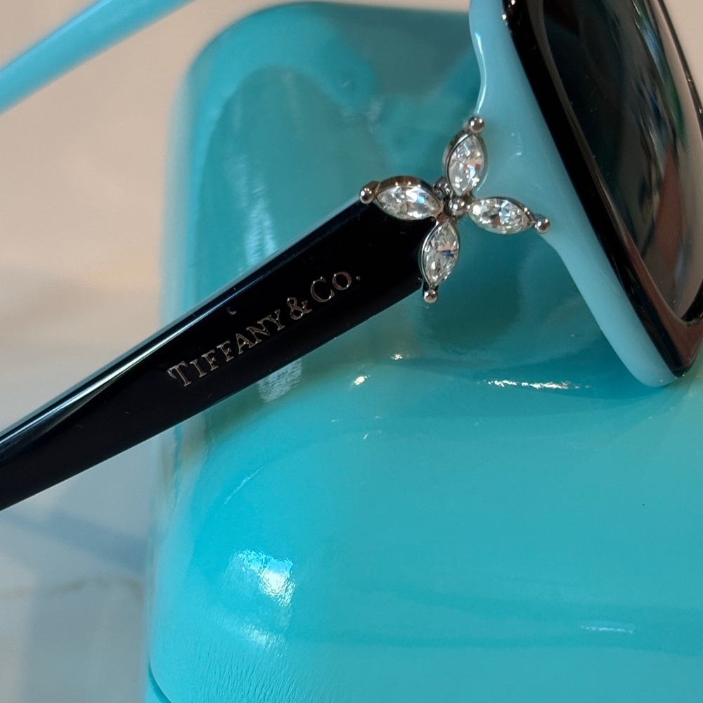 Authentic Tiffany & Co Sunglasses Rimmed in Signature Tiffany Blue Crystal Frame - Picture 9 of 16